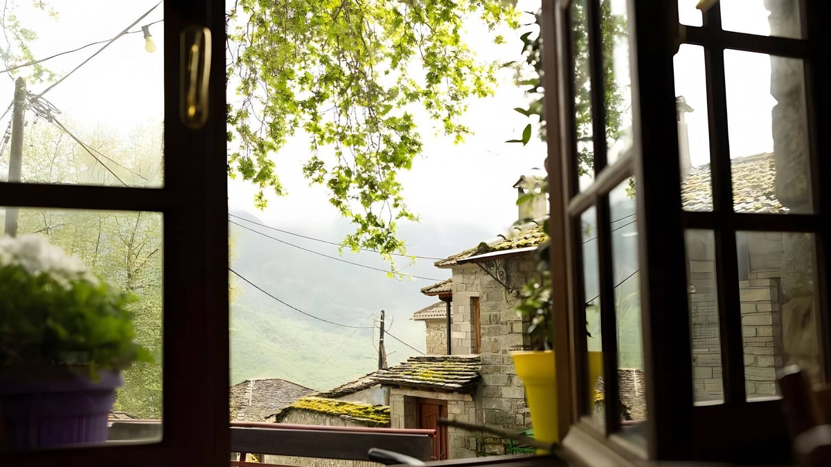 Pyrsogianni House | Guest House 'Armoloi Room 3' with Mountain View, Shared Terrace and Wi-Fi