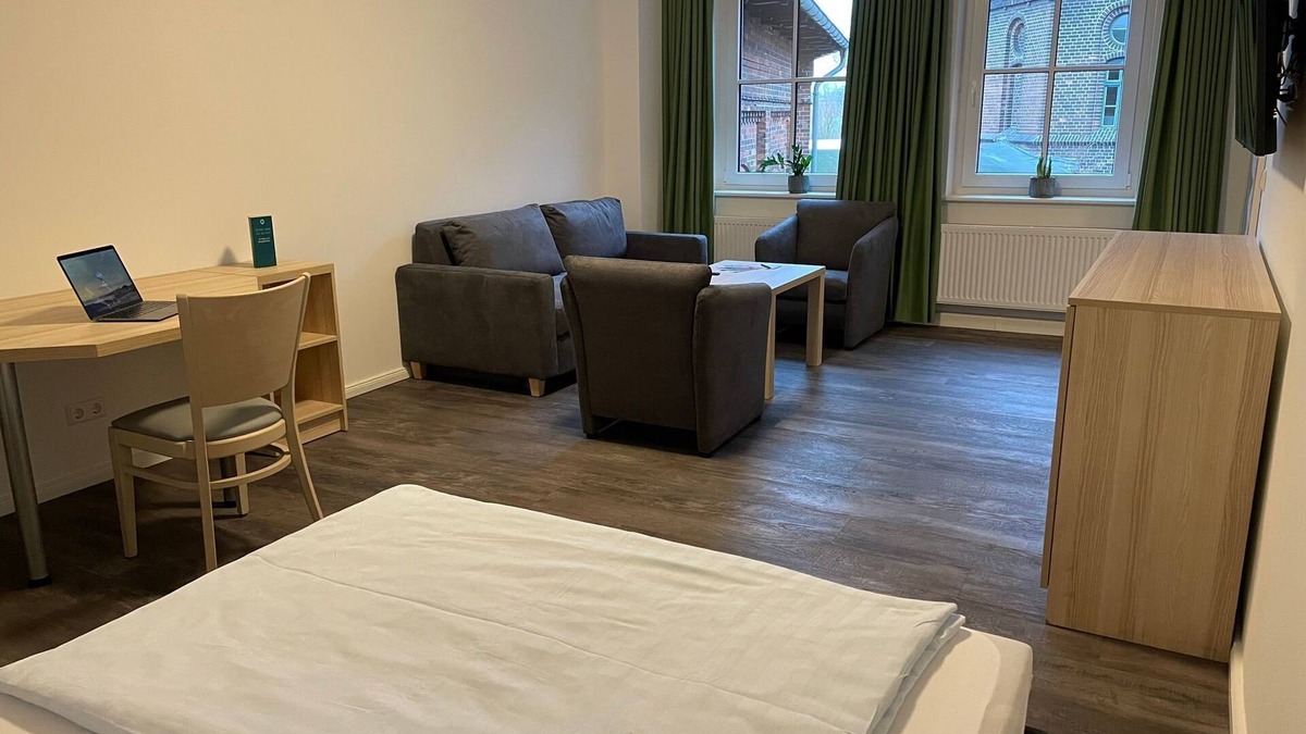 Pasewalk Apartment | Guest house Besandung vacation apartment - Lokschuppen Pasewalk- guest houses with double rooms, single rooms