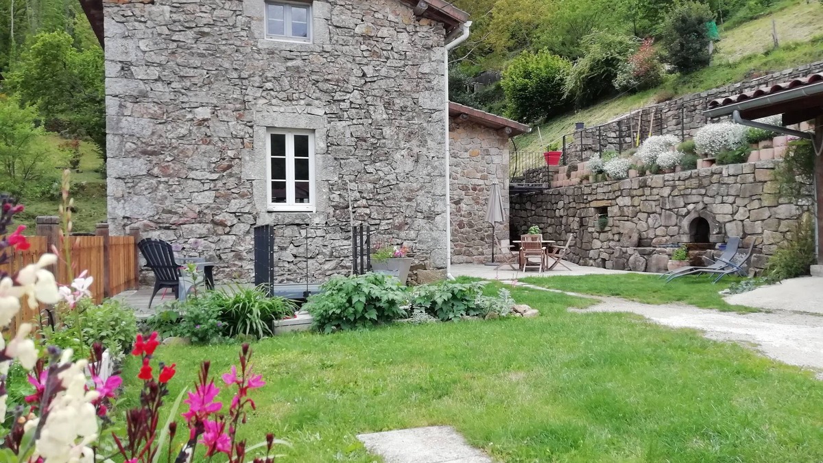 Juvinas House | Guest house "between river and nature