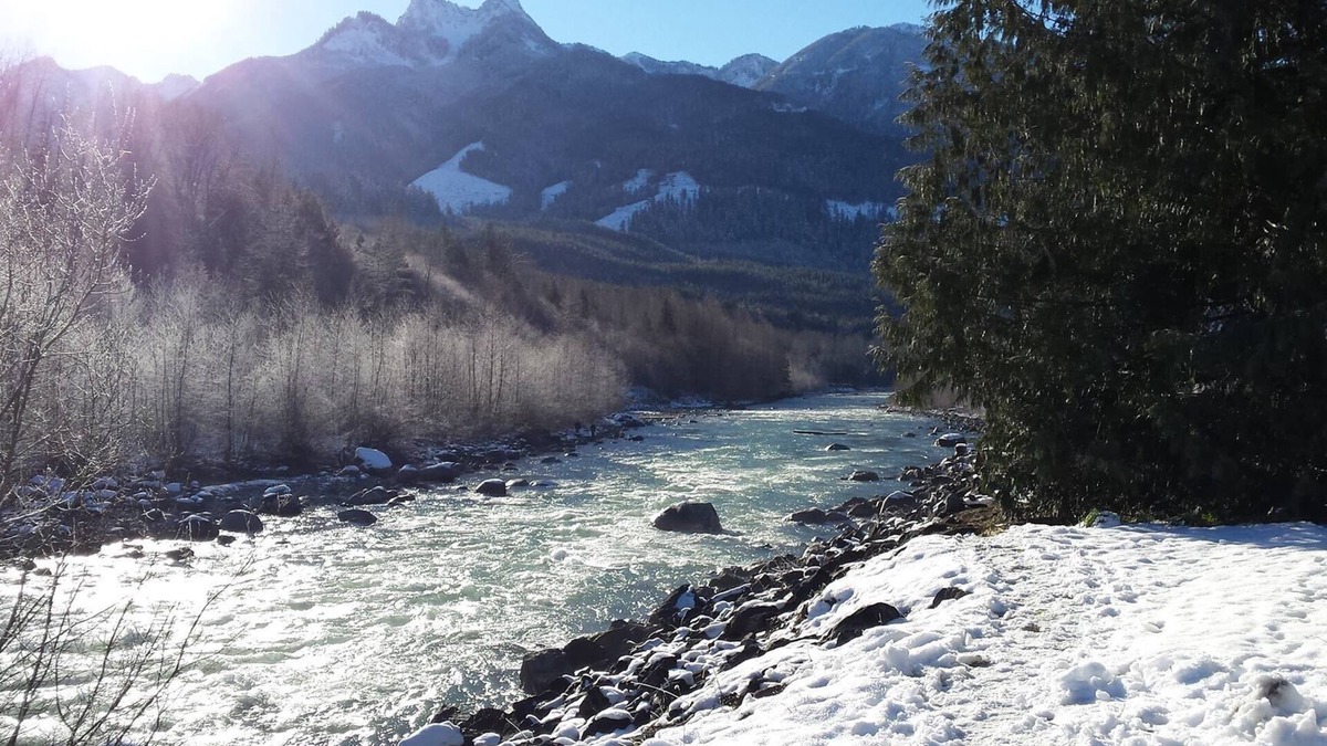 Sardis House | Guest House by Chilliwack River-sleeps 6. Hiking, rafting, fishing & more!