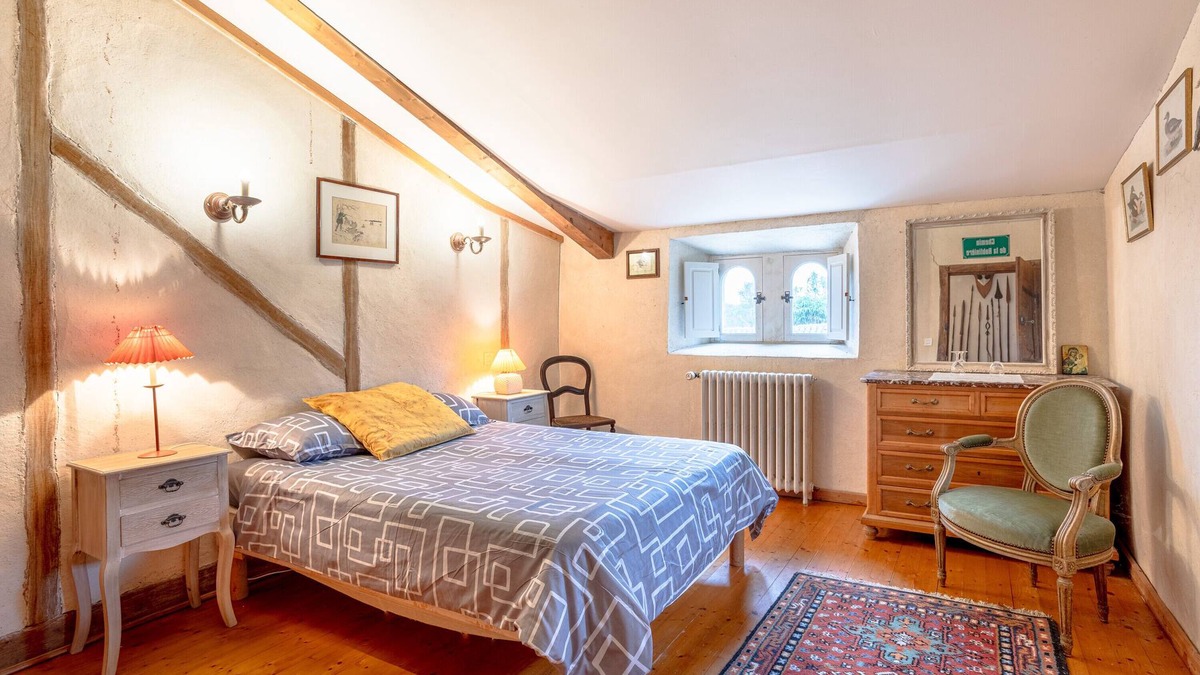 Landevieille Bed & Breakfast | Guest House 'Chambre Est' with Shared Garden and Wi-Fi