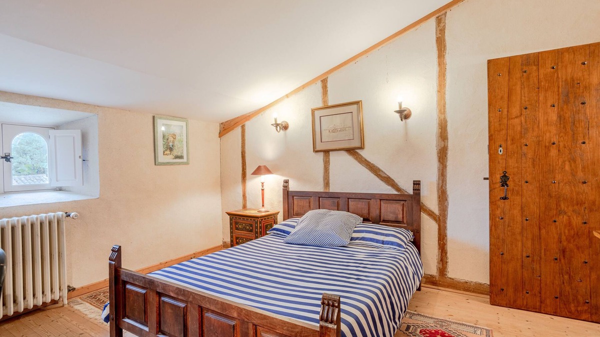 Landevieille Bed & Breakfast | Guest House 'Chambre Asie' with Shared Garden and Wi-Fi