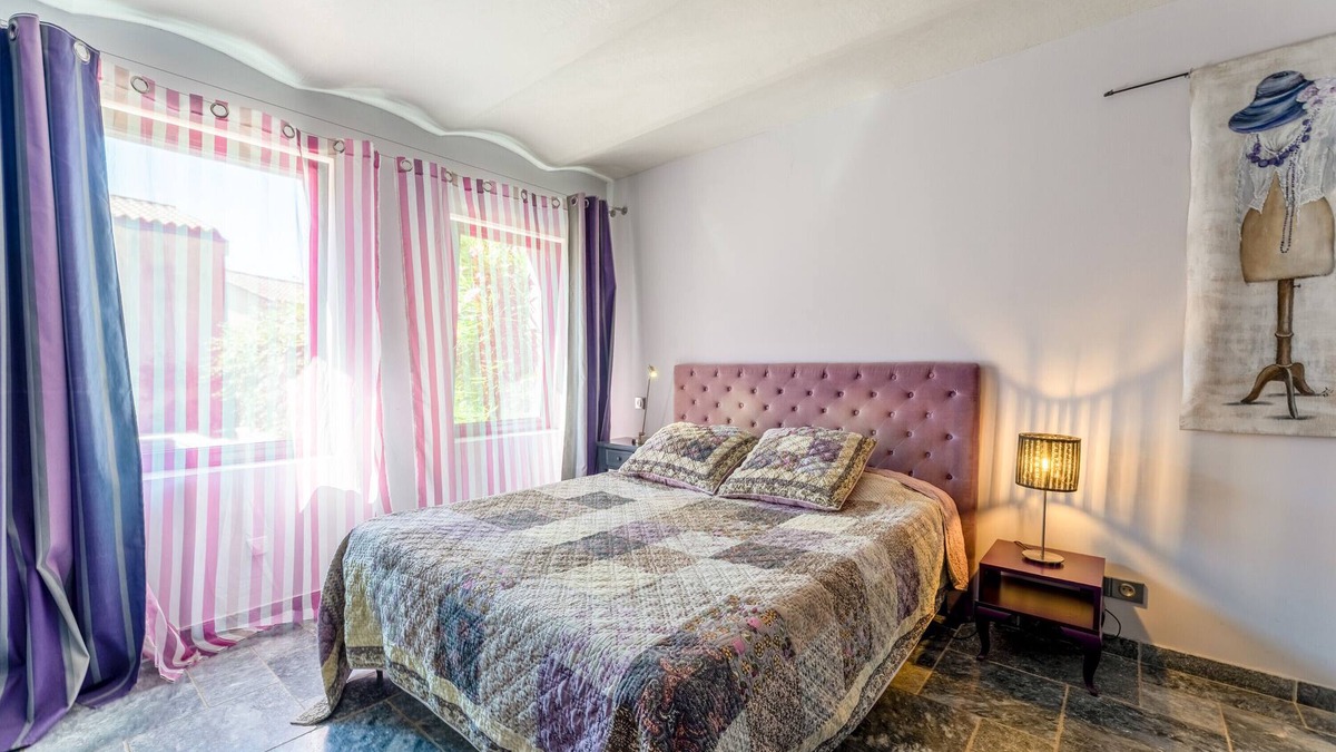 Rasteau Apartment | Guest House 'Chambre Double' with Shared Pool, Private Terrace and Wi-Fi