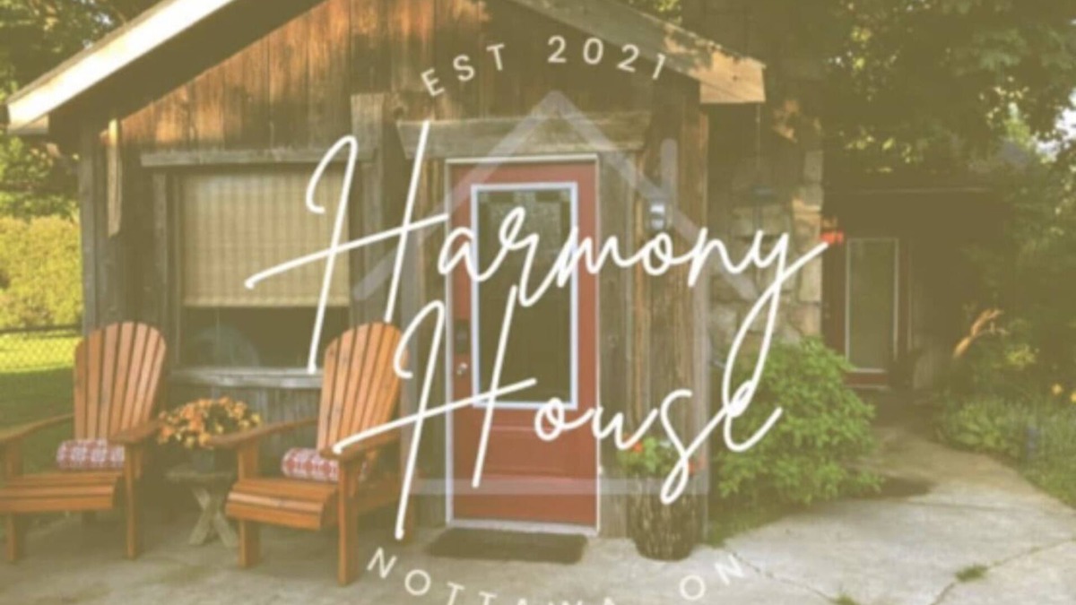 Nottawa Cottage | Guest house close to Blue Mountain, Wasaga Beach and Collingwood!