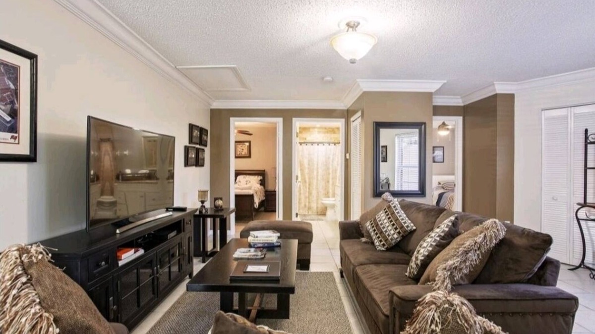Citrus Park House | Guest house close to everything 2B1B access 24/7
