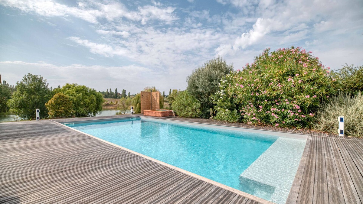 Caraman House | Guest House 'Domaine En Castanet' with Shared Pool, Private Garden and Wi-Fi