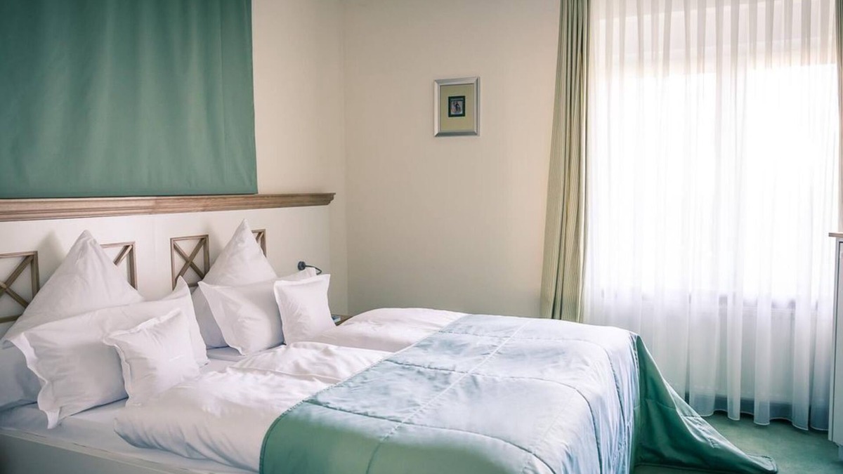 Johannisberg House | Guest house double room - Burg & Gästehaus by Schwarzenstein