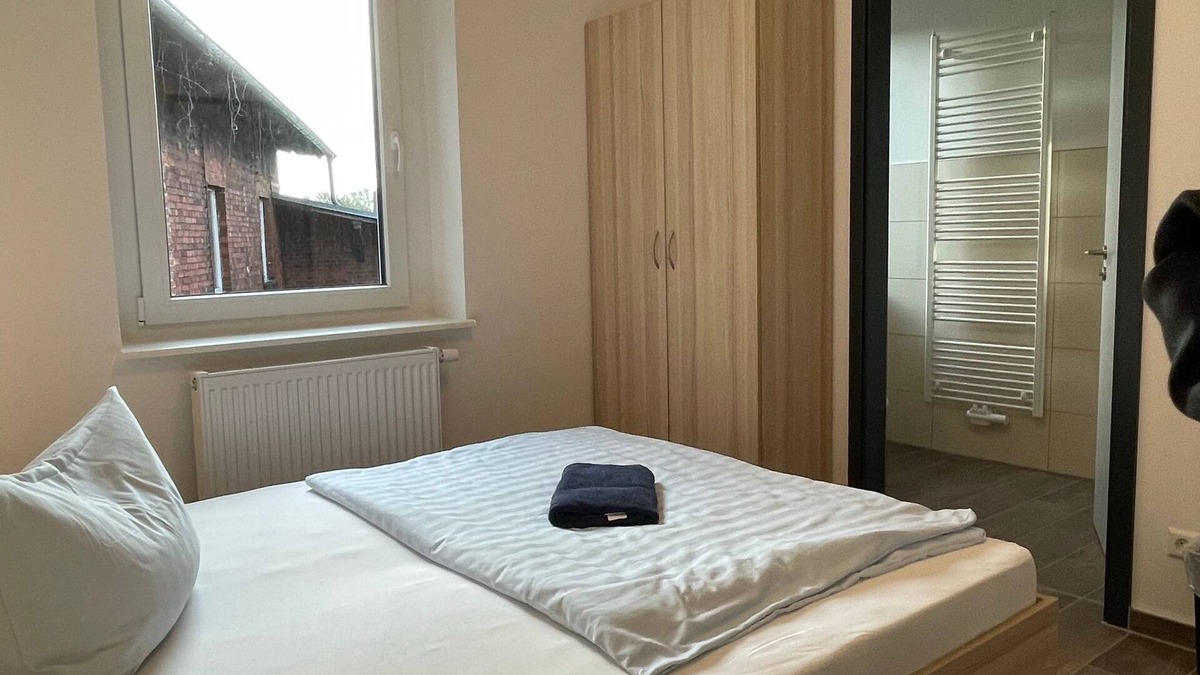 Pasewalk Apartment | Guest house double room 206 - Lokschuppen Pasewalk- Guest houses with double rooms, single rooms and