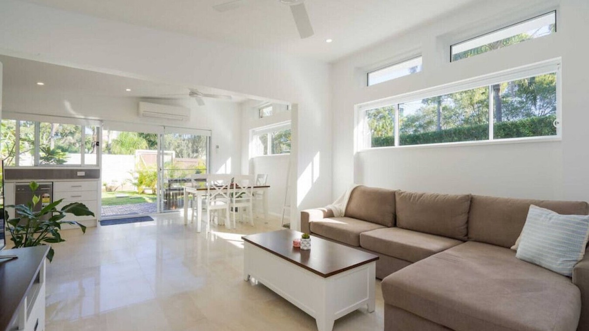 Palm Beach House | Guest House in Central Palm Beach