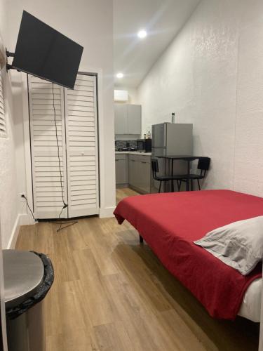Liberty City House | Guest house in Miami