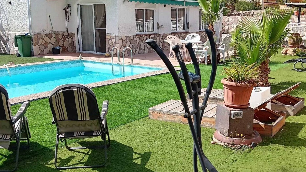 Alicante Villa | Guest house inside villa Noah
