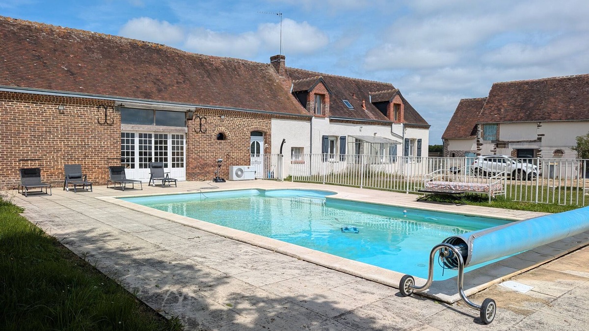 Epuisay House | Guest House 'Les Hiboux' with Private Terrace, Private Garden and Wi-Fi