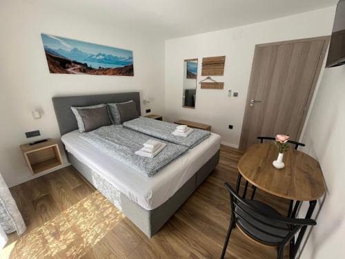 Zagreb Apartment | Guest House Lidia with Terrace & Free Parking