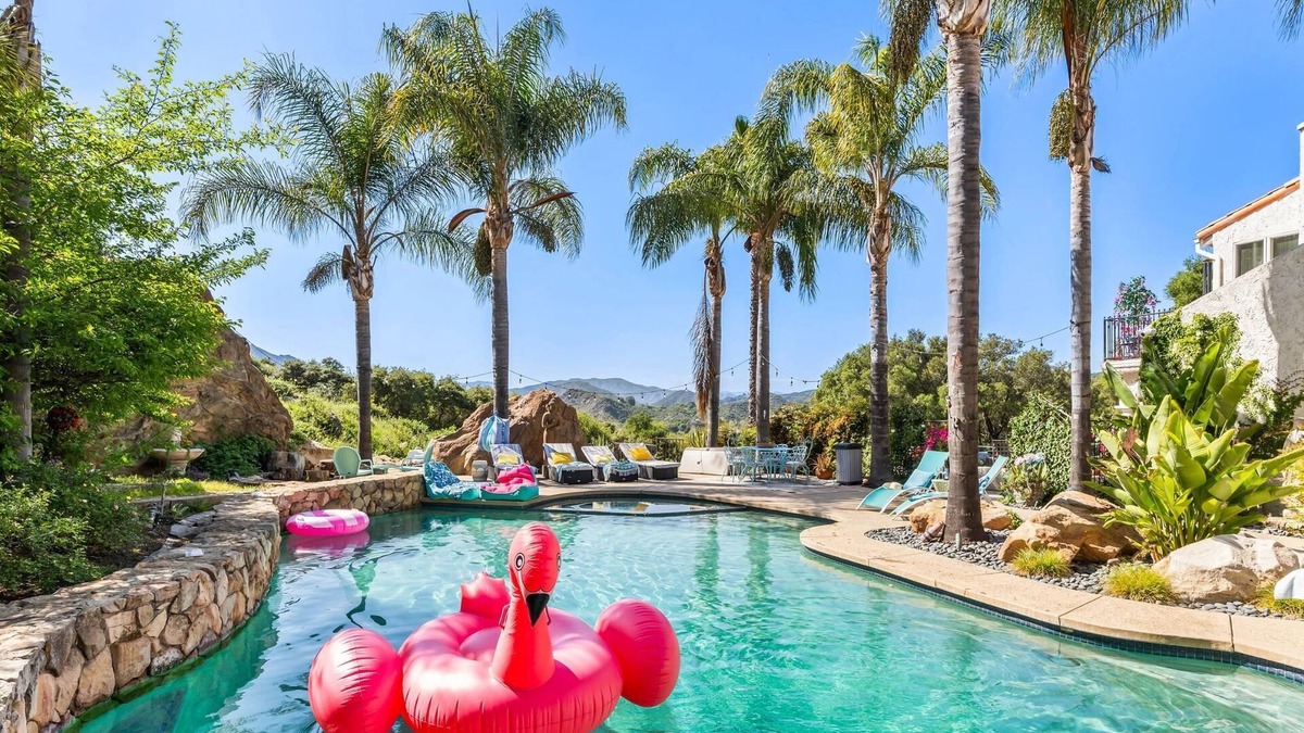 Calabasas House | Guest House Malibu Retreat w/SALT pool Jacuzzi