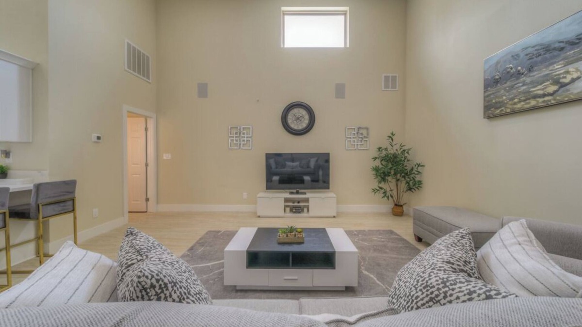 Estates at Canyon Crest House | Guest House on Quiet Cul-De-Sac