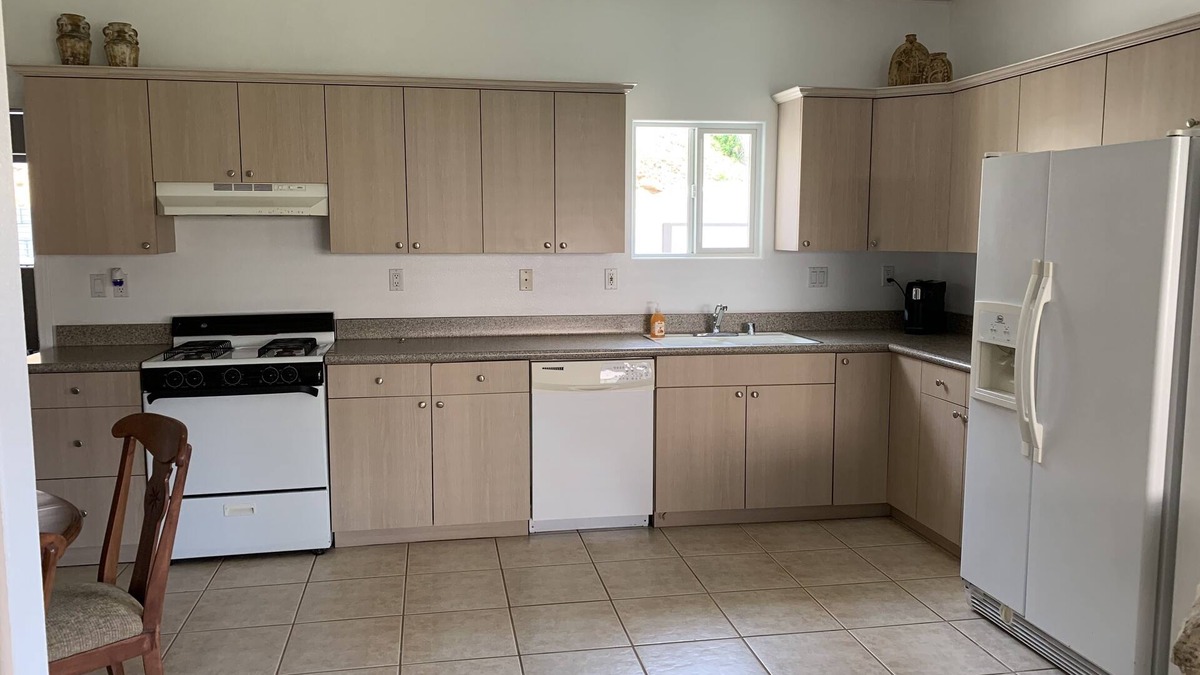 Colton House | Guest house pool near Loma Linda hospital