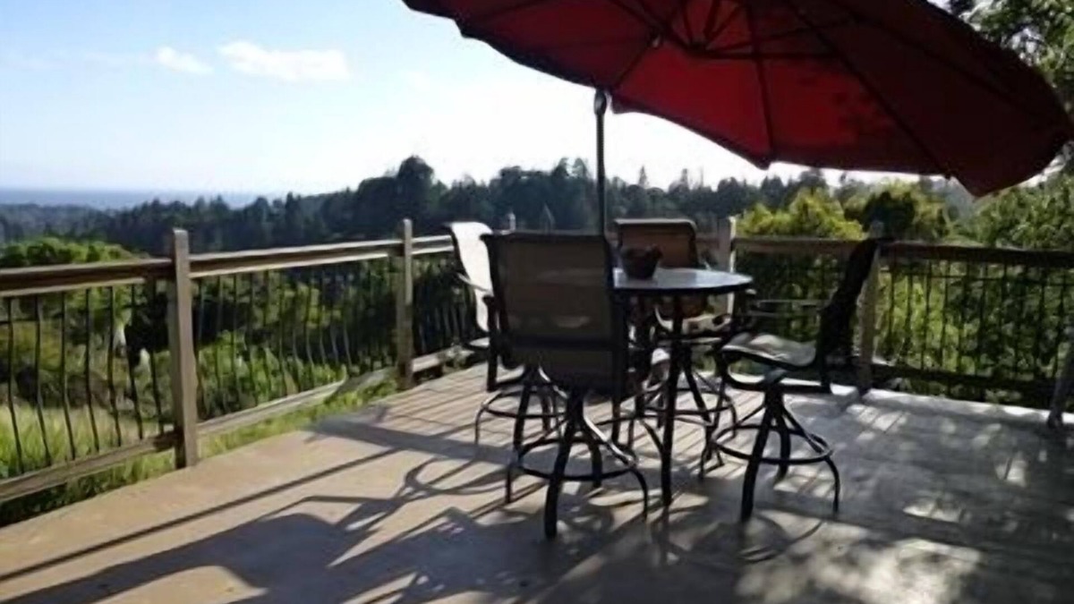 Aptos Cottage | Guest House & Private Room on Vineyard; 3 miles from Aptos Village and Beach