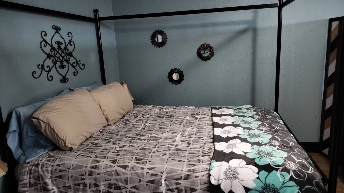 Lodi Apartment | Guest house studio close to downtown.
