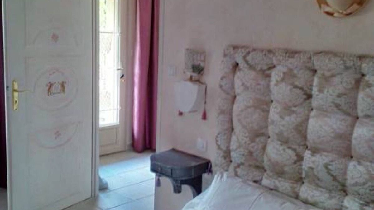 Pont-Melvez Bed & Breakfast | Guest House 'Suite Confort' with Private Terrace, Shared Garden and Wi-Fi