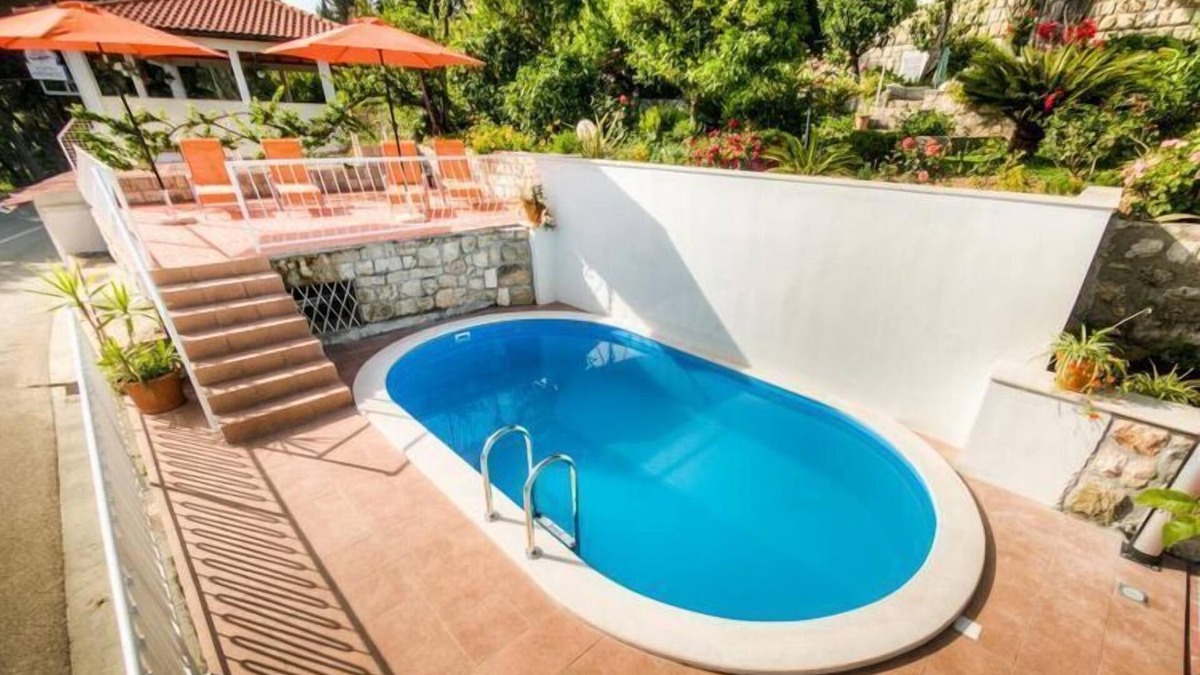 Mlini Apartment | Guest House Villa Nina- Comfort Triple Room with Balcony and Sea View (S1 - crvena)