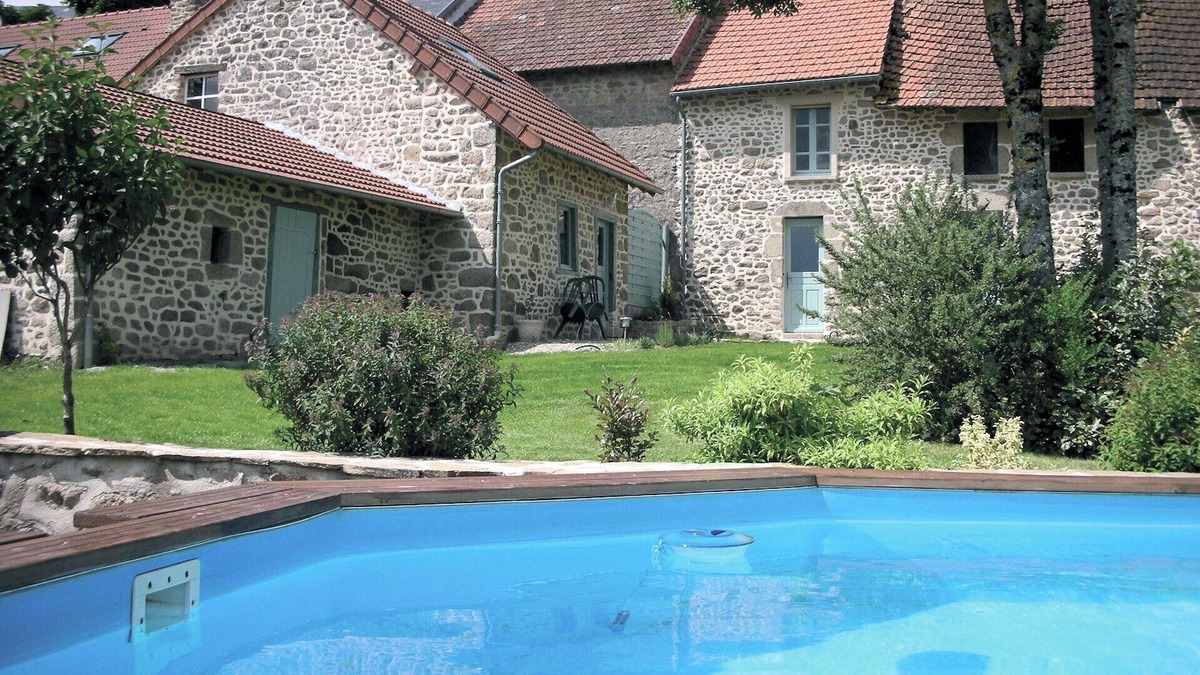 Naillat House | Guest house with swimming pool, 3 or 4 bedrooms, capacity 6 or 8 people maximum