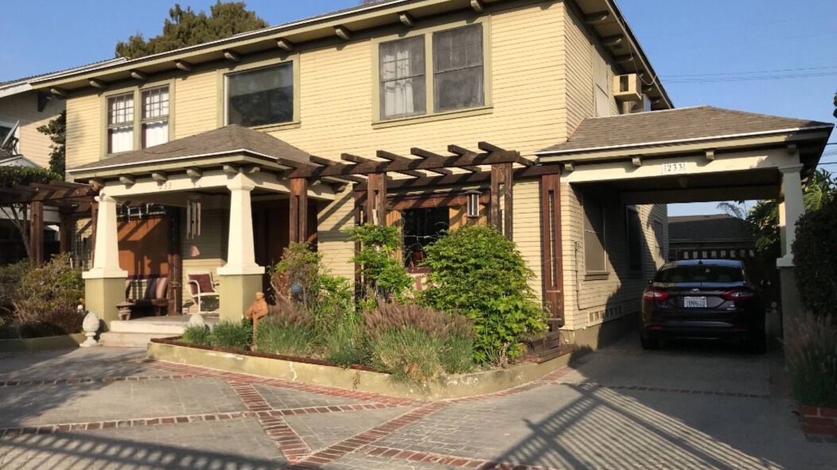 Historic Filipinotown House | Guest/loft house close to downtown Los Angeles.