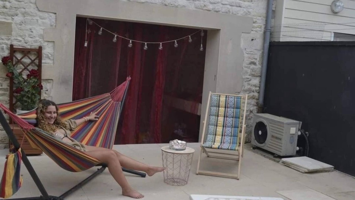 Chef-Boutonne Bed & Breakfast | Guest room for 1 to 2 people