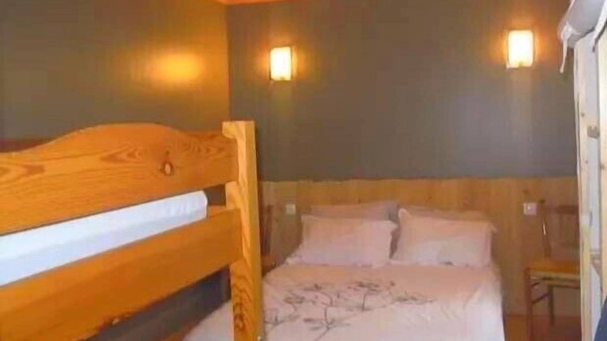 Pradelles House | Guest room for 2 to 4 people
