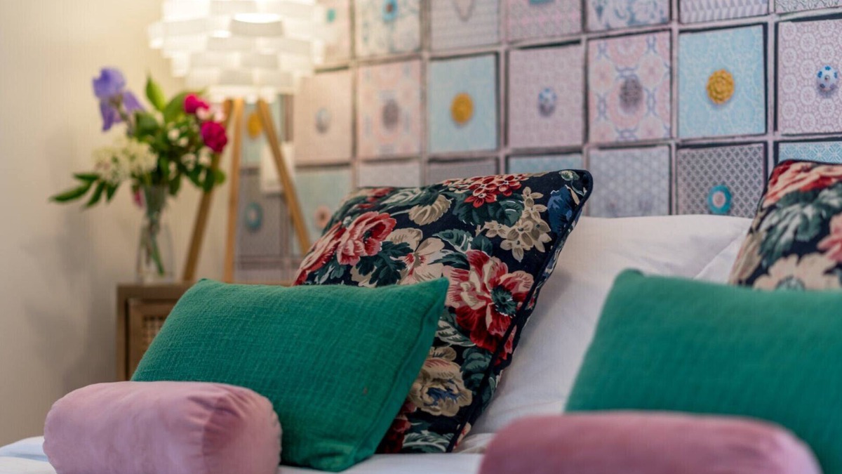 Saint-Pons Bed & Breakfast | Guest Room 'La Bergerie' with Mountain View, Shared Pool and Wi-Fi