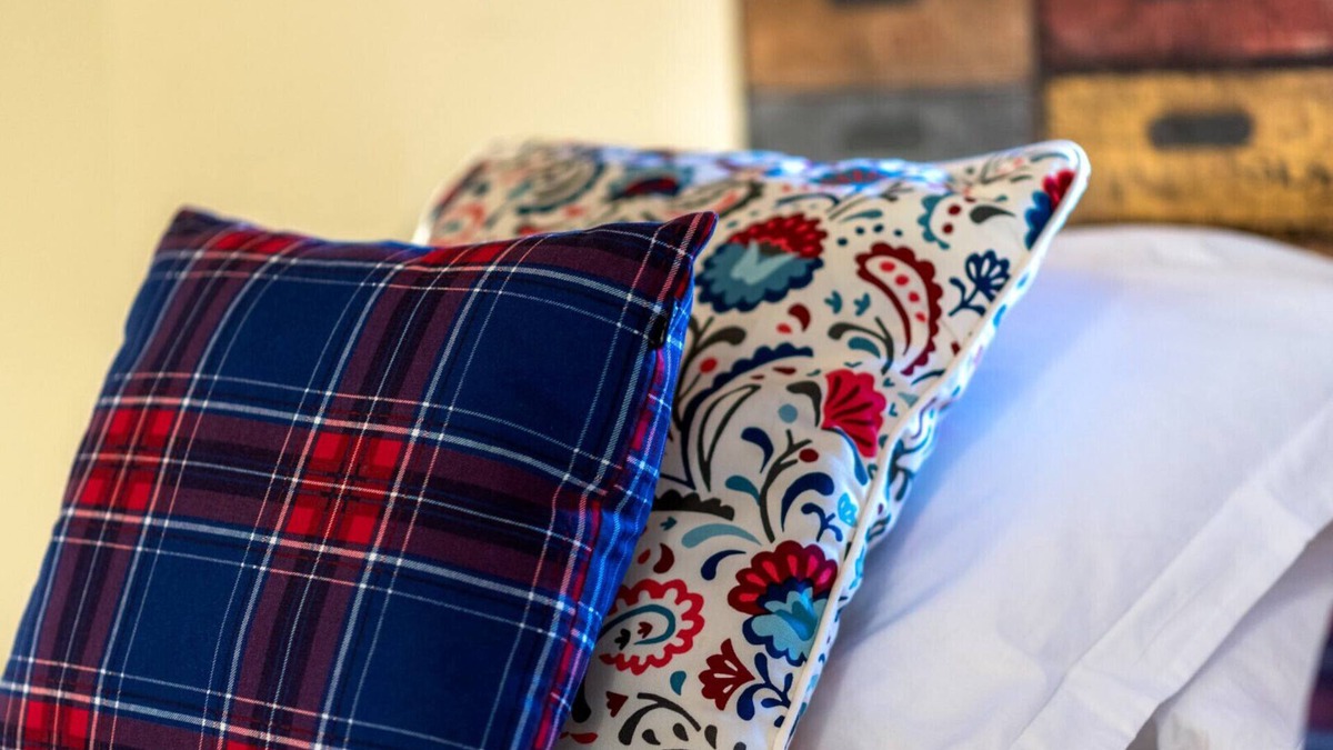 Saint-Pons Bed & Breakfast | Guest Room 'La Forge' with Mountain View, Shared Pool and Wi-Fi