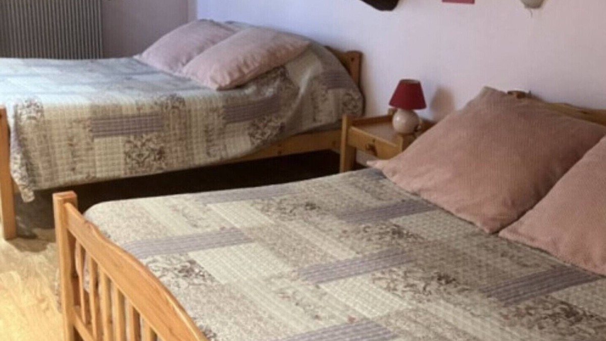 Segonzac Bed & Breakfast | Guest Room 'Room 1 for 2 People' with Shared Pool, Shared Terrace and Wi-Fi