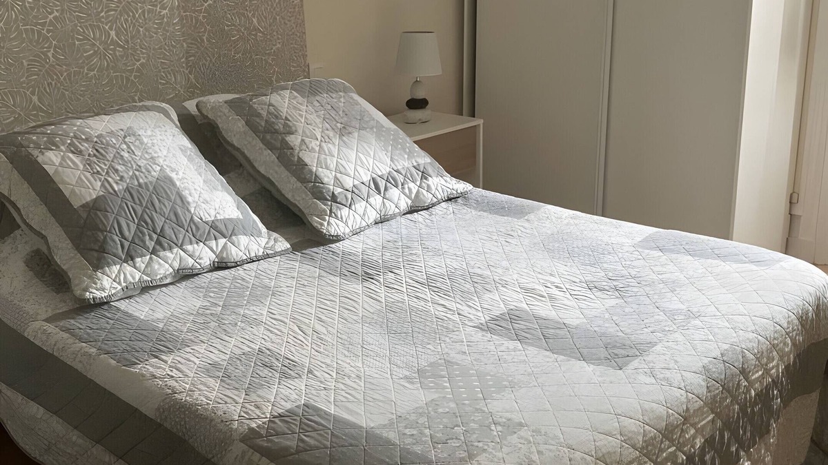 Segonzac Bed & Breakfast | Guest Room 'Room #4 - 2 Persons' with Shared Pool, Shared Terrace and Wi-Fi