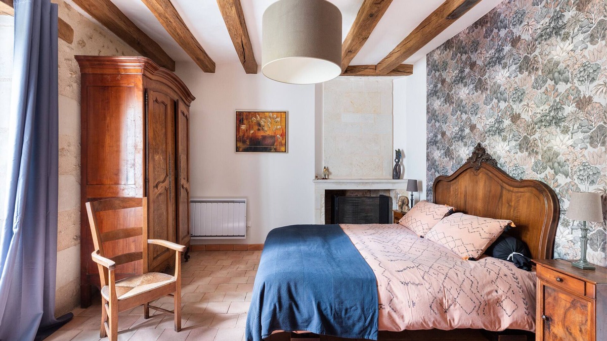 Clere-les-Pins Bed & Breakfast | Guest Room 'Spacious Room in a Quiet Area' with Shared Garden and Wi-Fi