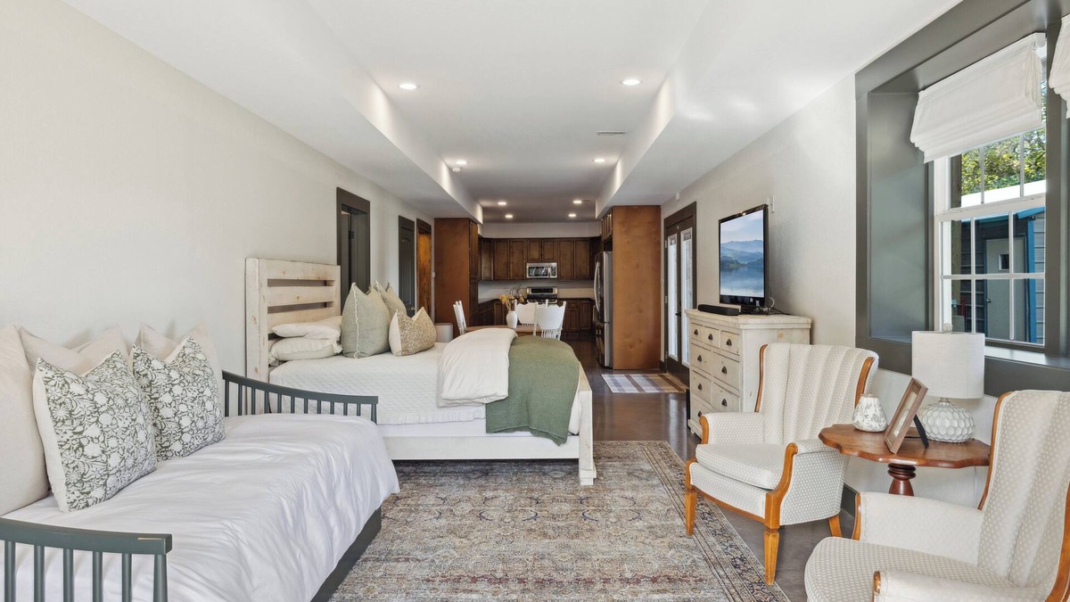 Louisville House | Guest Suite at Spruce Hill