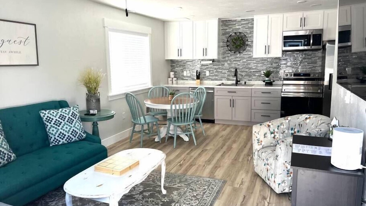 Idaho Falls Apartment | Guest Suites - 1996 #4 Relaxing 1 bedroom 1 bath Suite