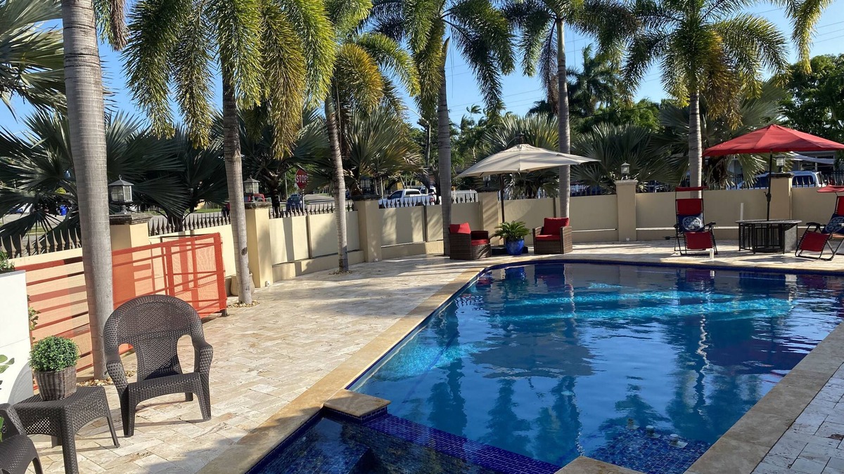 West Little Havana House | GuestHome 5 minutes from Miami Airport with Heated Pool