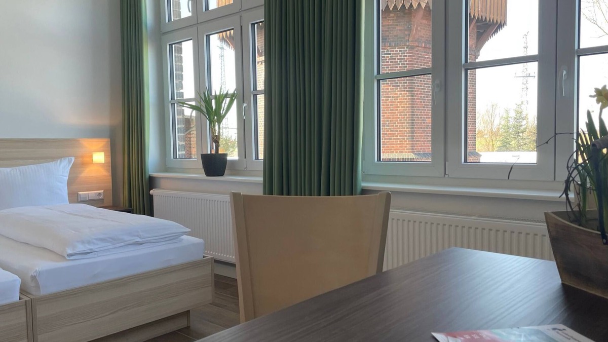 Pasewalk Apartment | Guesthouse Apartment - Labor II - Lokschuppen Pasewalk- Guesthouses with double rooms, single rooms