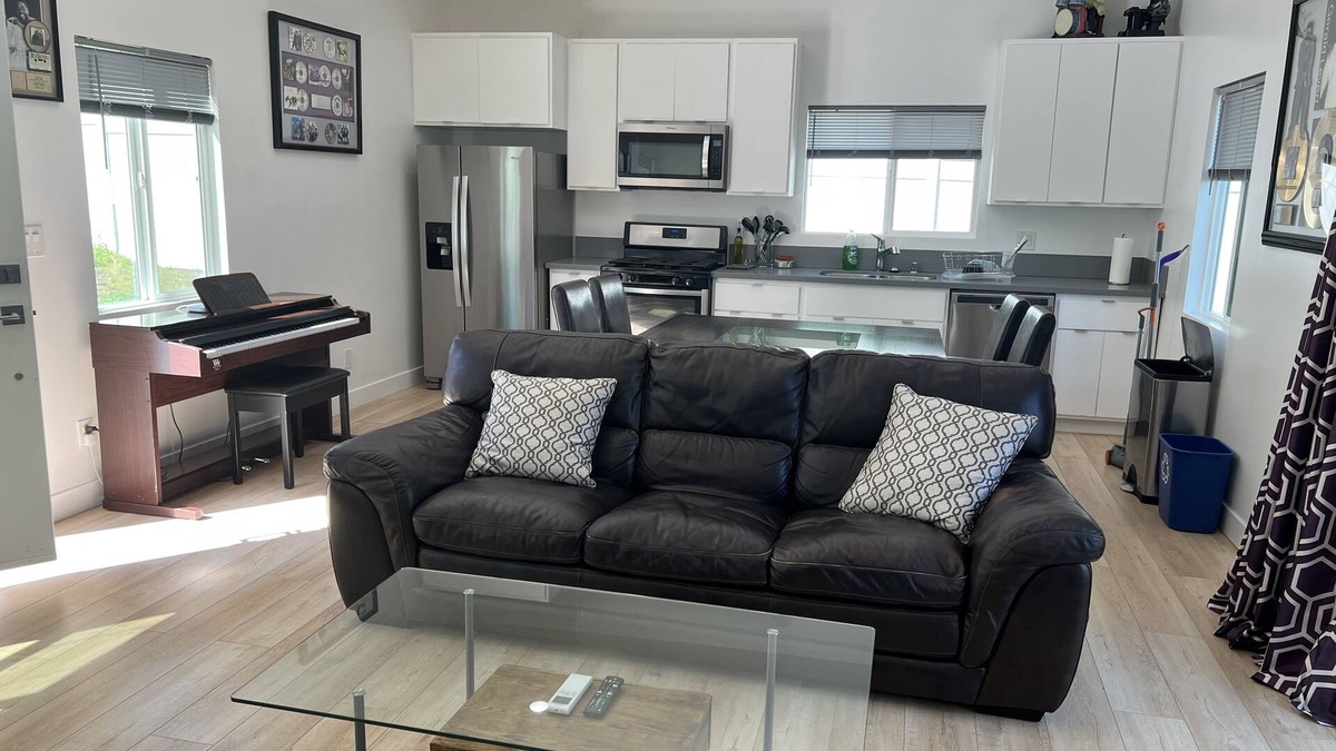 Park Mesa Heights Apartment | Guesthouse/Cozy 1 Bedroom 1Bath, Centrally located in View Park