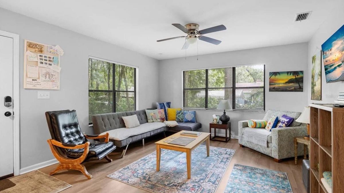 High Springs House | Guesthouse in High Springs with jacuzzi tub, Walk to downtown, Close to Springs!