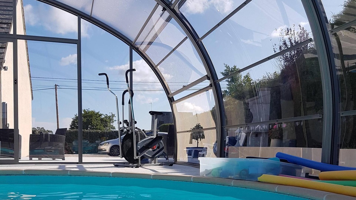La Pernelle Apartment | Guesthouse, indoor swimming pool heated since July 2015, and Wi-Fi