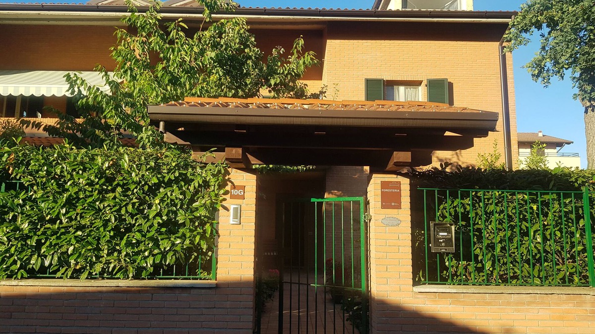 Trivolzio House | Guesthouse "La Quercia Fiorita " accommodation bright villa