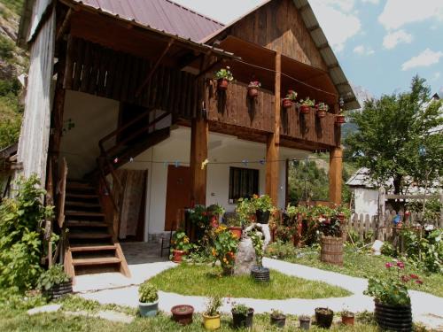 Kukes County House | Guesthouse Lola