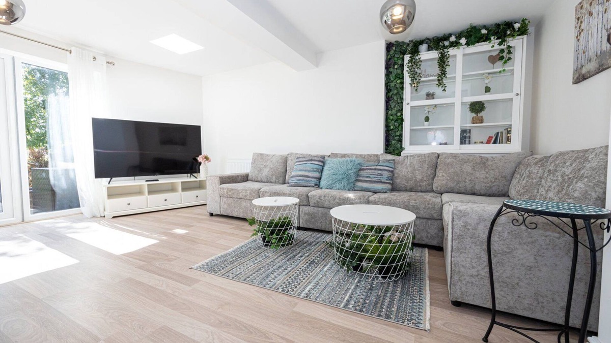 Eccles Apartment | GuestReady - A Haven by the River