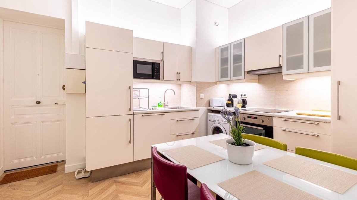 Vivienne Apartment | GuestReady - Chic and central near attractions