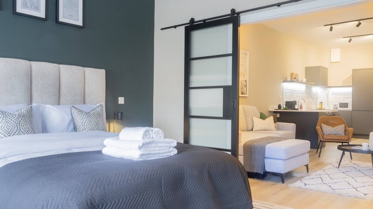 Blackrock Apartment | GuestReady - Luxurious living with sea views