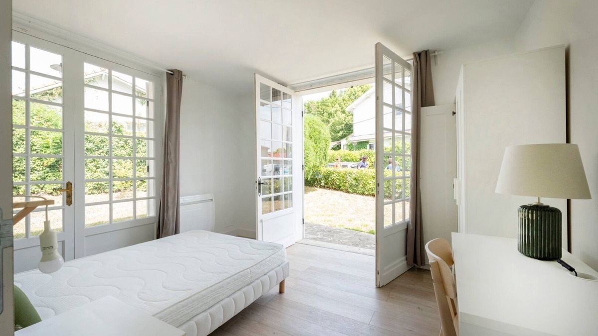 Talence House | GuestReady - Modern green home with private garden