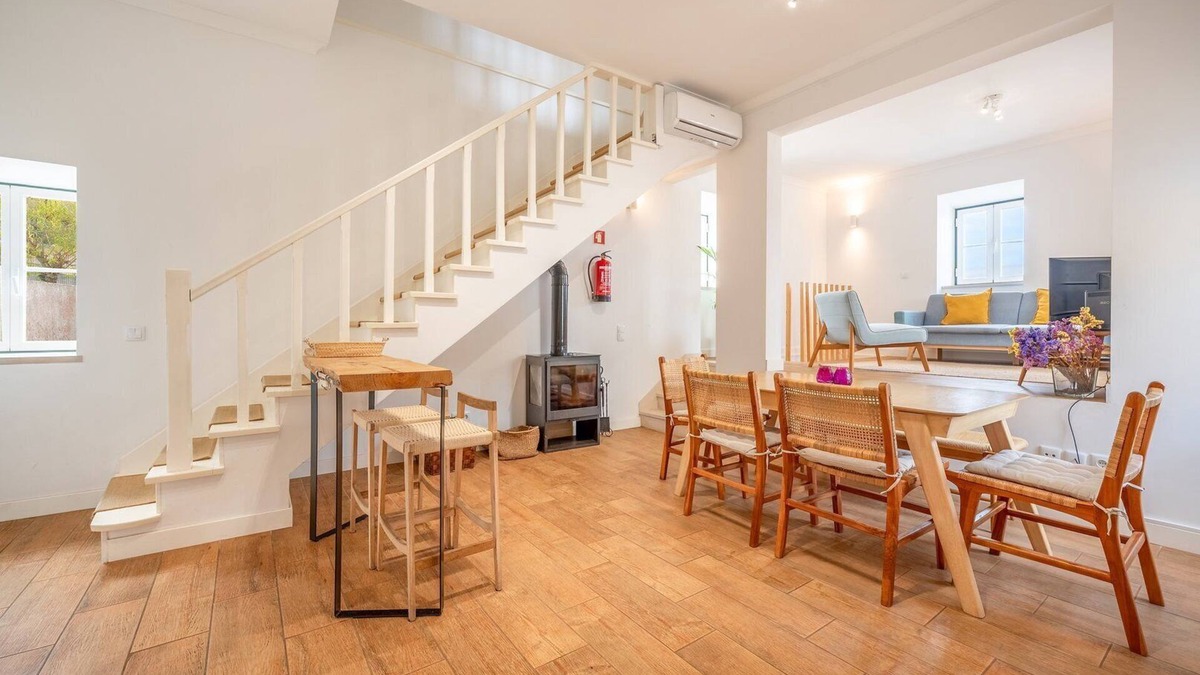 Almocageme House | GuestReady - Romantic nook in Adraga