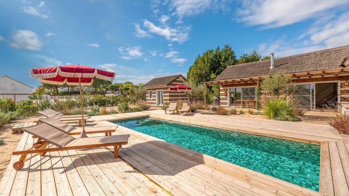 Carvalhal Apartment | GuestReady - Seaside heaven with pool