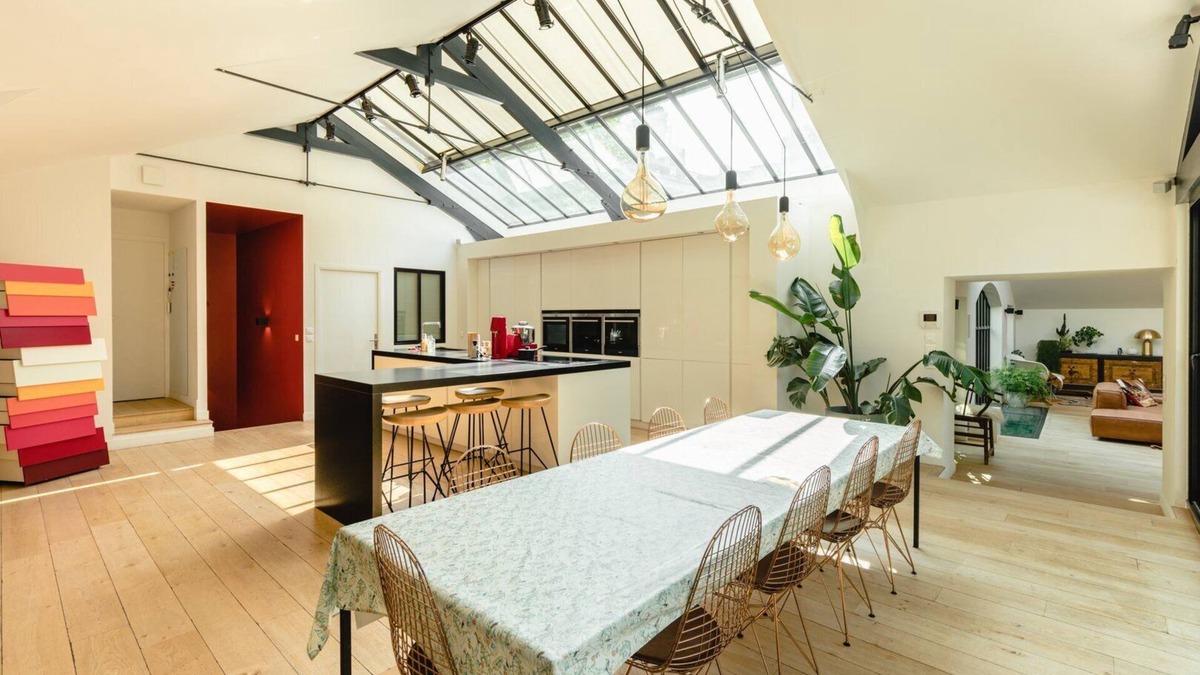 Villa Montmorency Villa | GuestReady - Sunny with terrace and garden in 16th