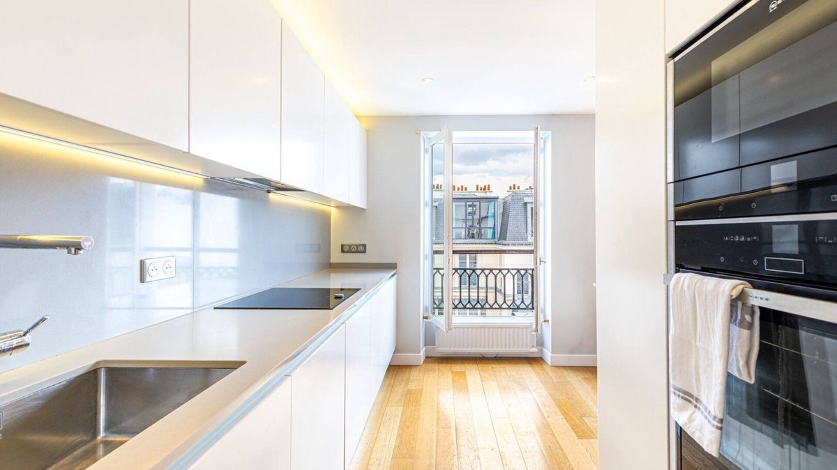 Porte-Saint-Martin Apartment | GuestReady - Vibrant and retro at République